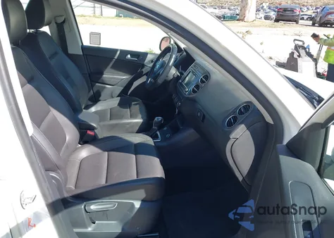 2017 Volkswagen Tiguan 2.0T/2.0T S из США, поврежденный, VIN WVGAV7AX0HK022683